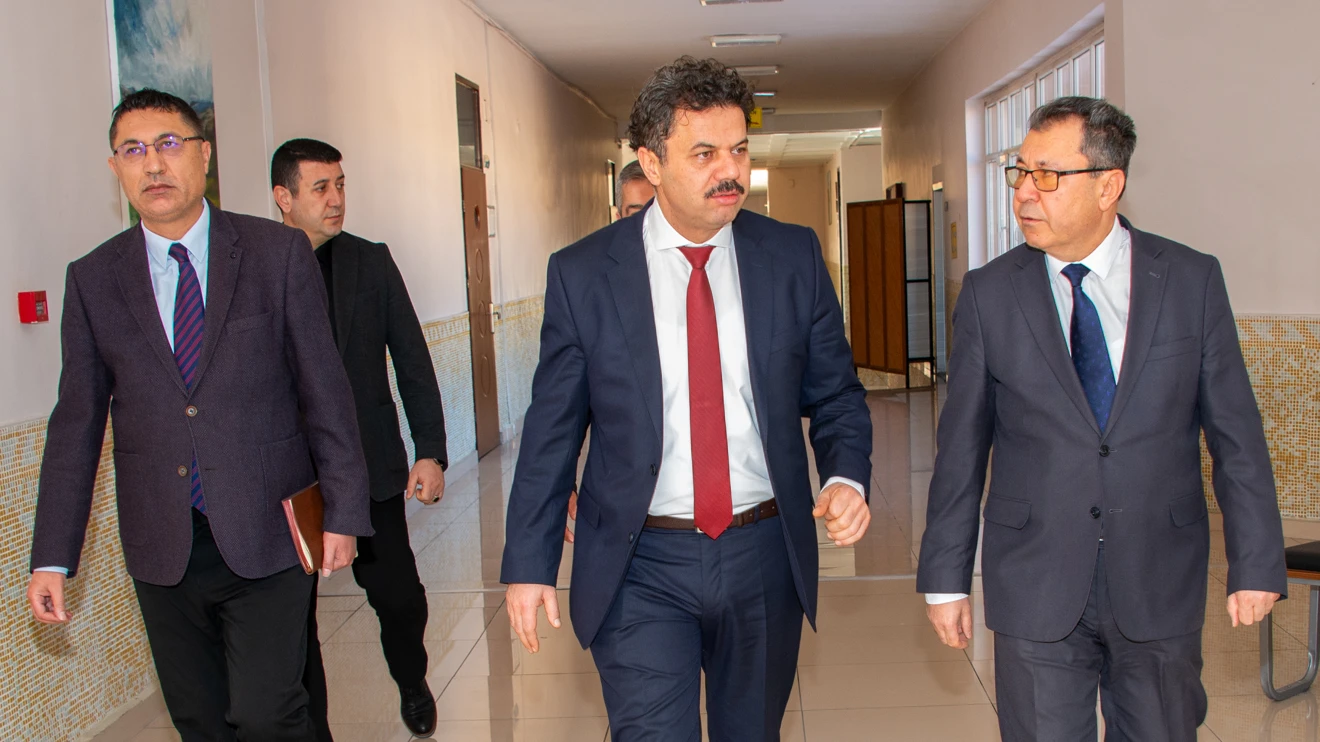 Rektör Yılmaz’dan Edebiyat Fakültesine ziyaret